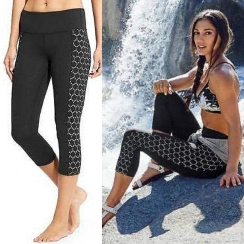 ATHLETA - High Rise Eyelet Chaturanga Capri Cropped Leggings